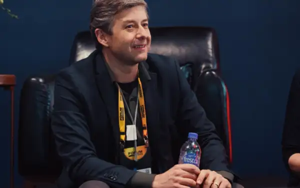 Escalar IA sem falhar: Onde os CEOs tropeçam (Meta-análise 2026)