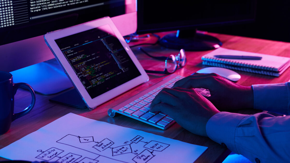 GEO e Blockchain: O uso de dados verificáveis para garantir citações precisas pela IA.