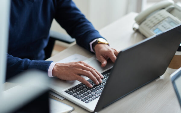 GEO vs. SEO: As diferenças técnicas que definem o sucesso digital em 2026.