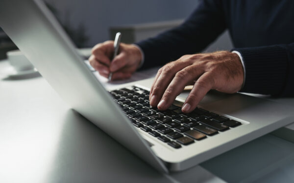 O Fim do Ranking de 1 a 10: Por que no GEO, ou você é a resposta, ou é irrelevante.