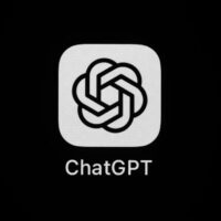 ChatGPT atingiu 1 bilhão de usuários em 3 anos.